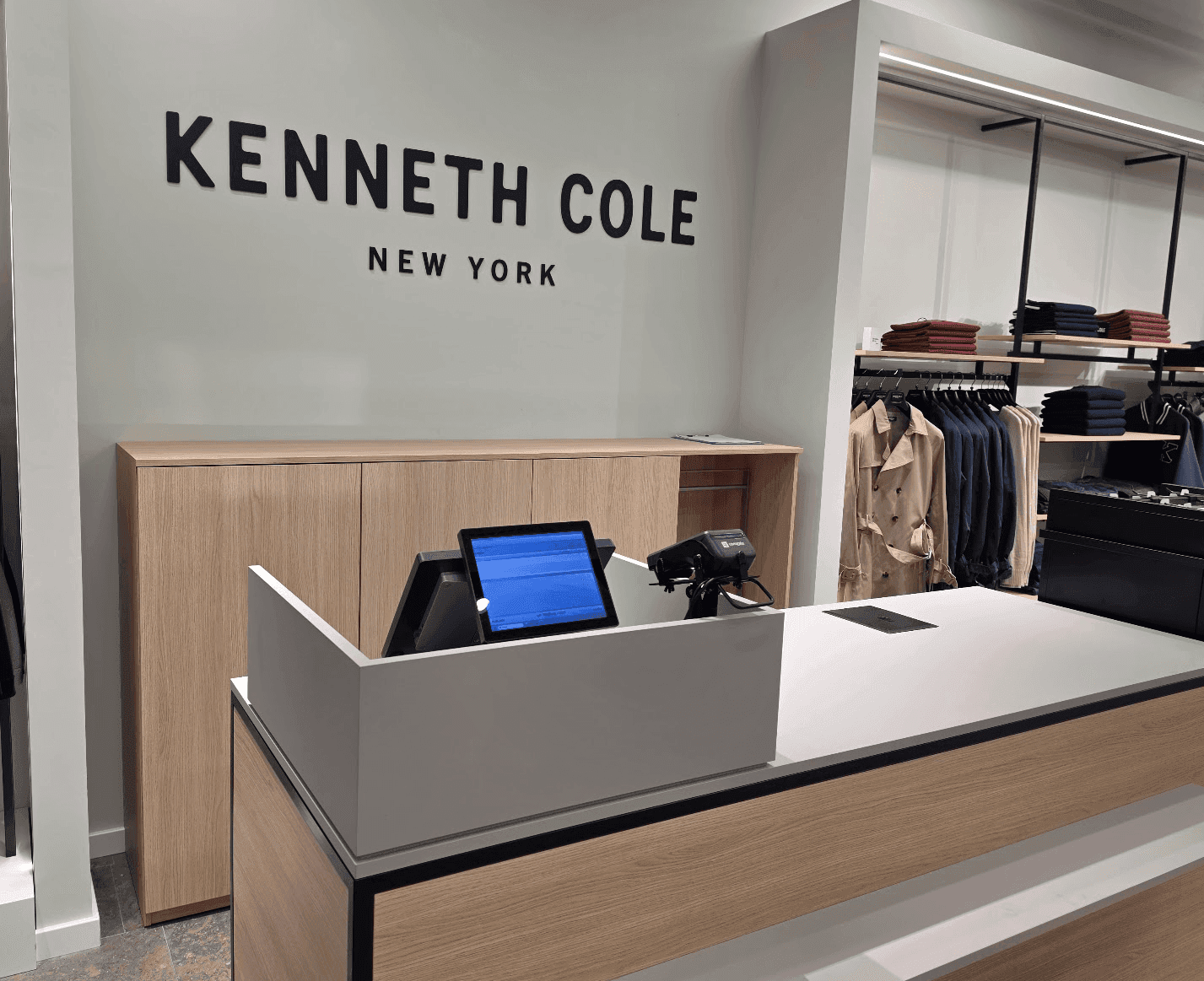 Kenneth Cole Chodov 1.png