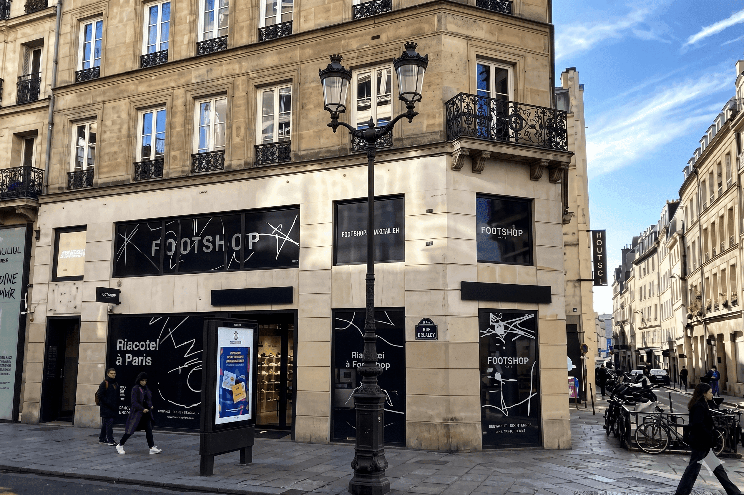 Footshop Paris z venku.png